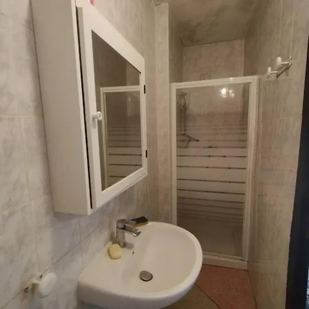 Appartement Grand T2 à L'aygarde Proche De La Hyères